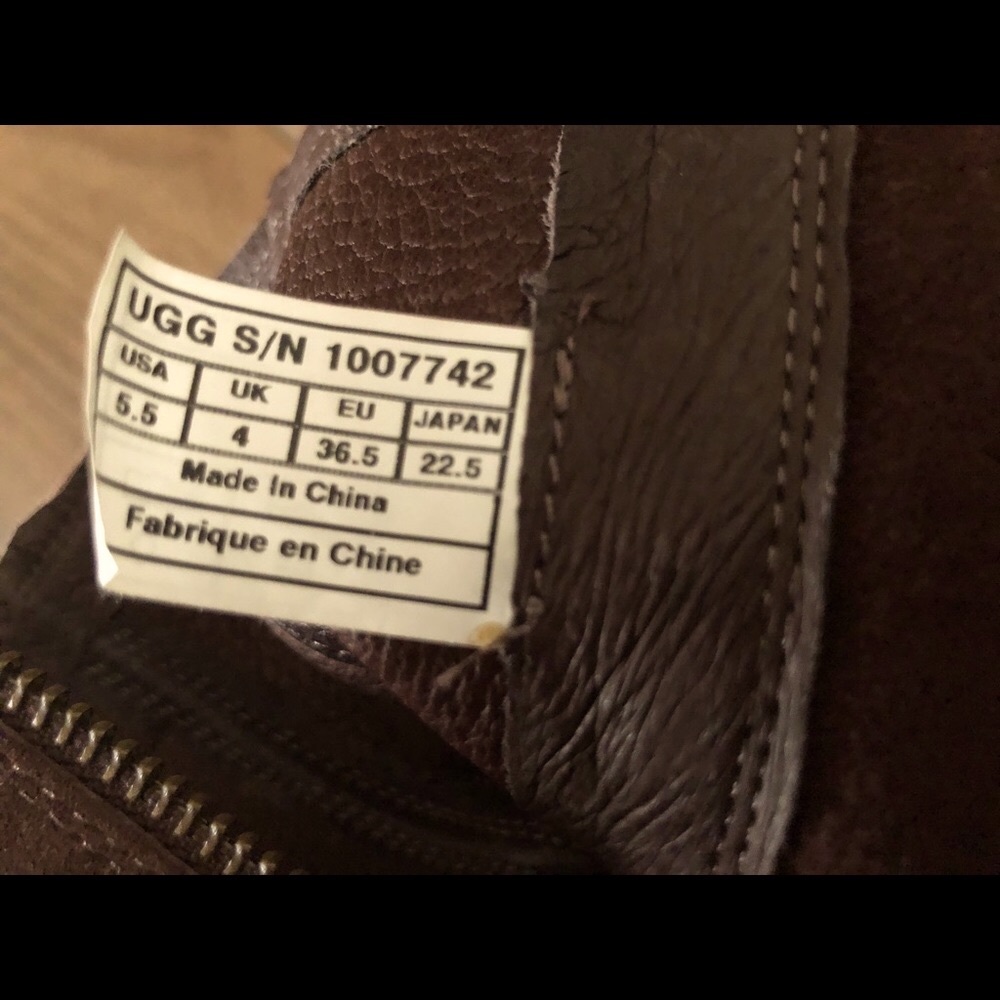 UGG BOOTS : NWO BOX : SIZE 5.5 GIRLS - Picture 4 of 4